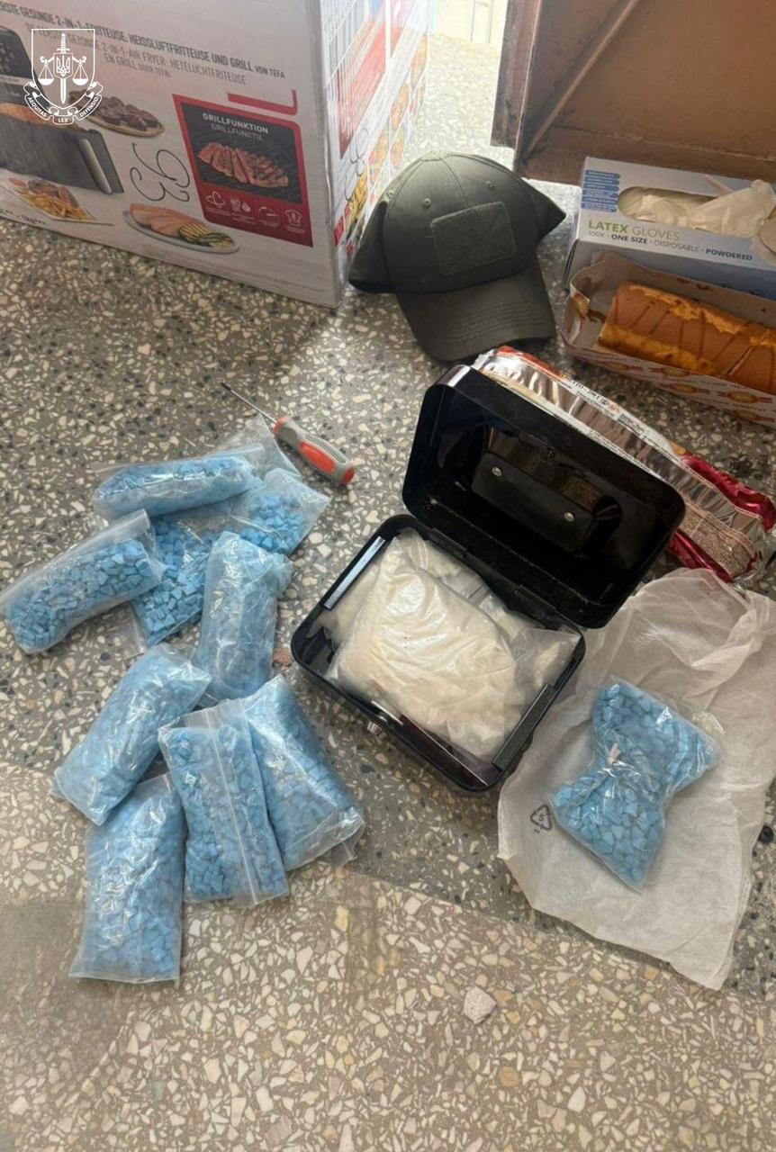 Two residents of the Lviv region organized cocaine supply from the Netherlands – 06