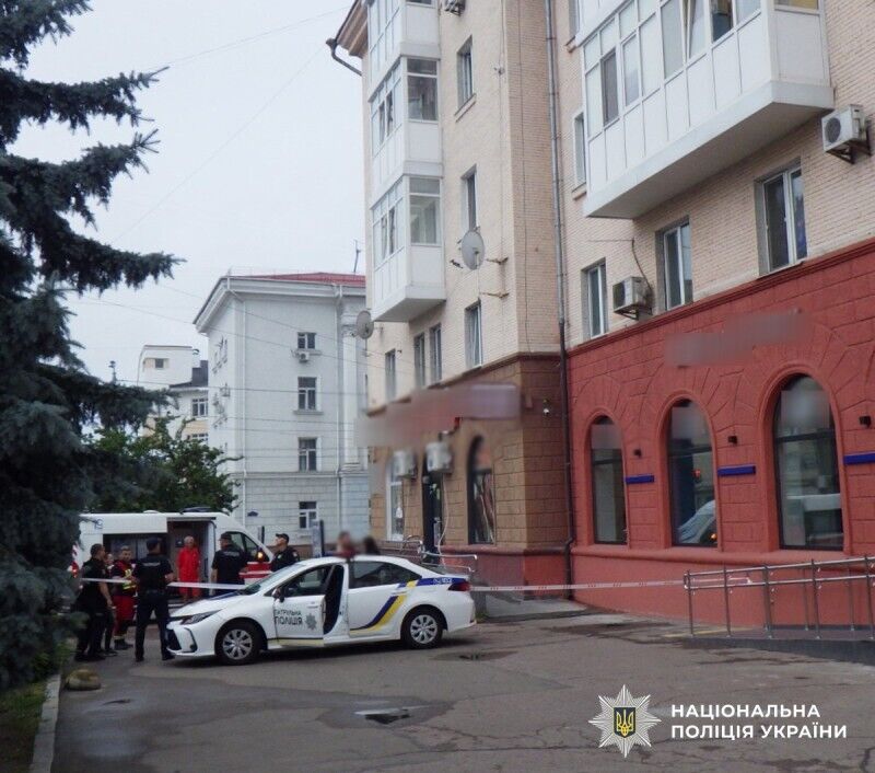 While the family was sleeping: In Zhytomyr, a 6-year-old girl fell out of a window and died on the scene dqxikeidqxiqzuant