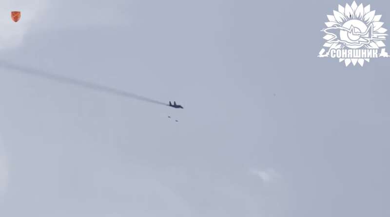 Отработал МиГ-29: украинская авиация уничтожила последнюю переправу армии РФ на Запорожье. Видео dqxikeidqxidqrant