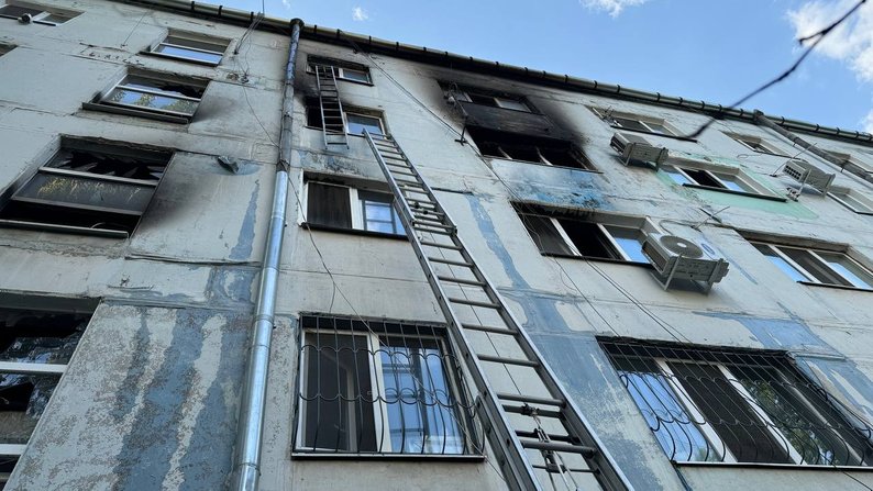 У Запоріжжі сталась масштабна пожежа в багатоповерхівці. Що відомо