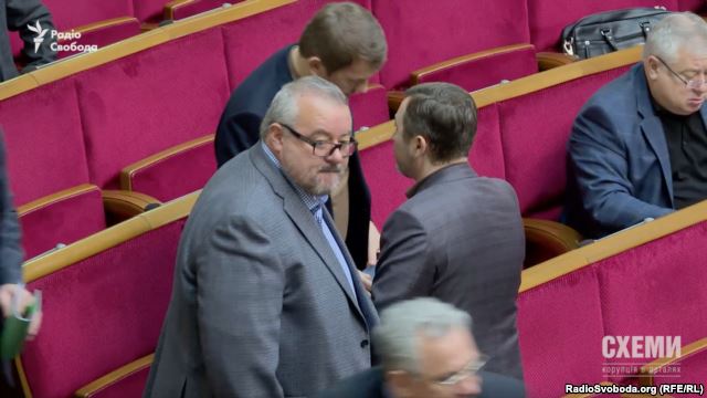 Колишній власник «Креативу» народний депутат Станіслав Березкін спілкуватися з журналістами на тему боргів його колишньої компанії відмовився