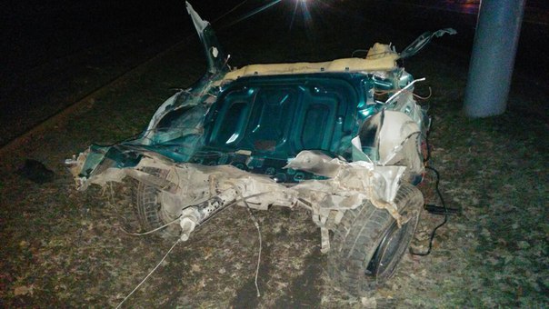 Шокуюча ДТП у Харкові: машину та водія розірвало на частини (ВІДЕО 18+) - фото 2 Шокуюча ДТП у Харкові: машину та водія розірвало на частини (ВІДЕО 18+) - фото 2