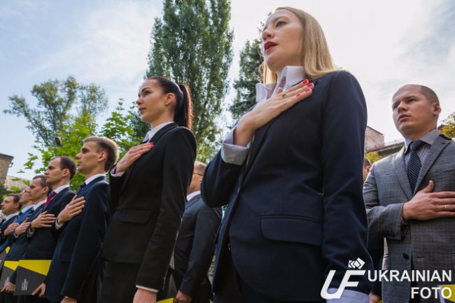 Сентябрь 2015. Первые 25 детективов Антикоррупционного бюро приняли присягу. dqxikeidqxidqeant