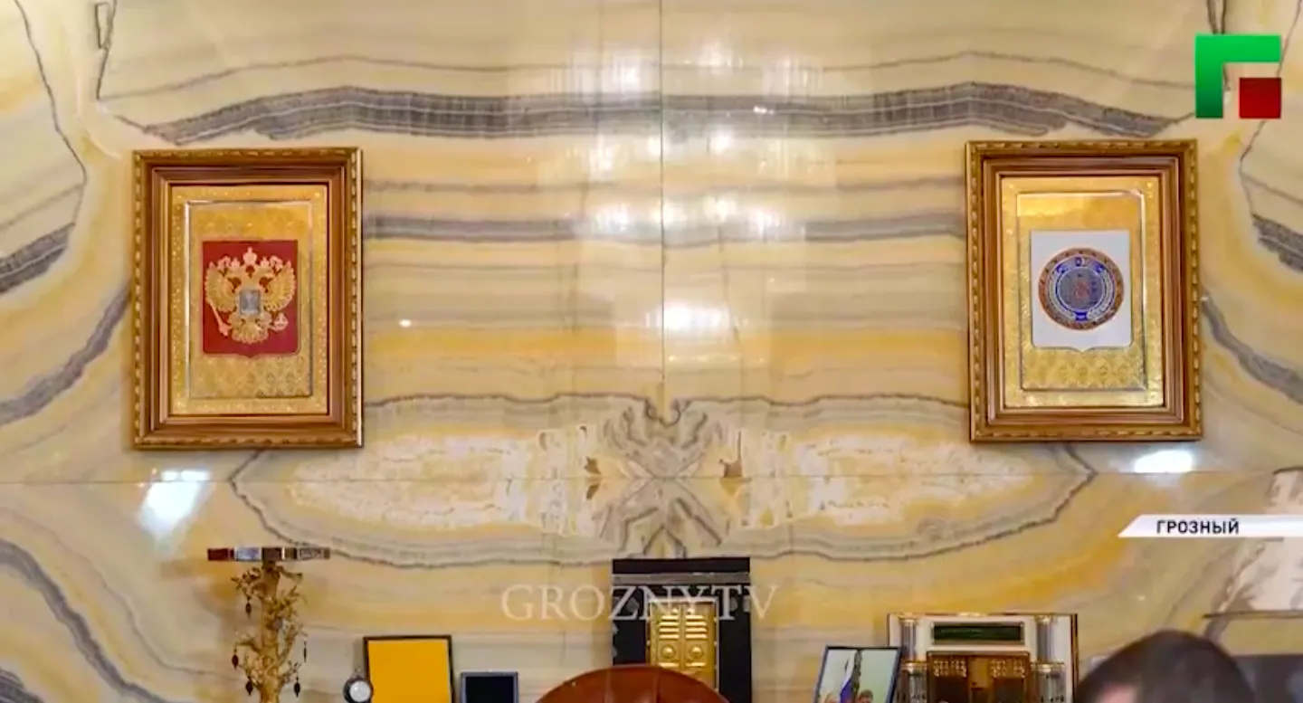 У Чечні показали дивне відео з Кадировим на тлі чуток про його хворобу: що не так з кадрами dqxikeidqxiqzuant