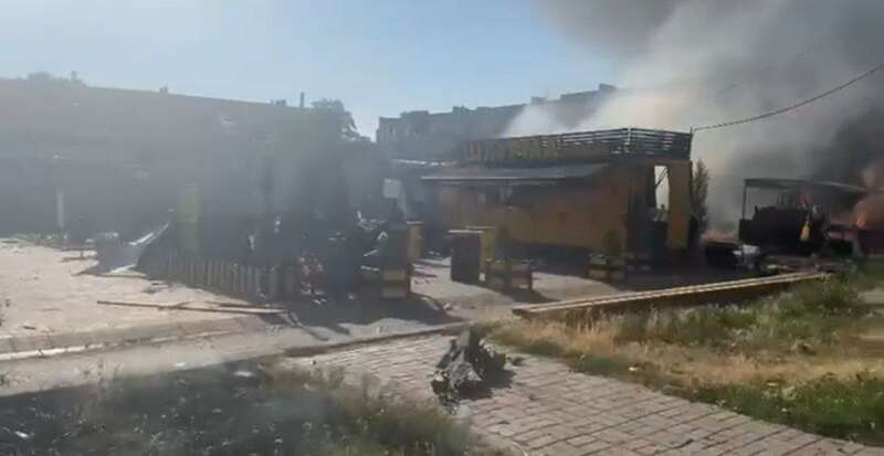 Росіяни вдарили по магазину в Добропіллі (фото) фото 1