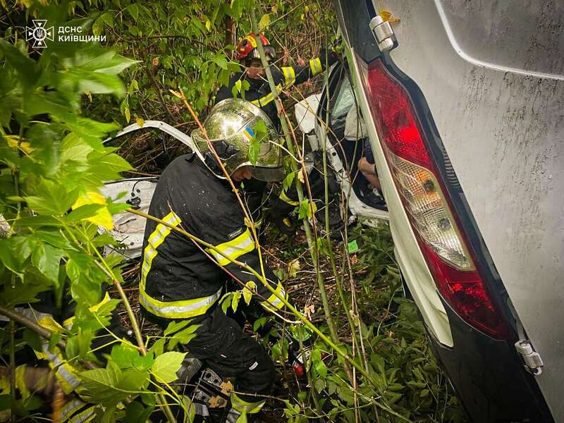 На Київщині сталася потрійна ДТП за участю вантажівки: є загиблі та постраждалий. Подробиці та фото