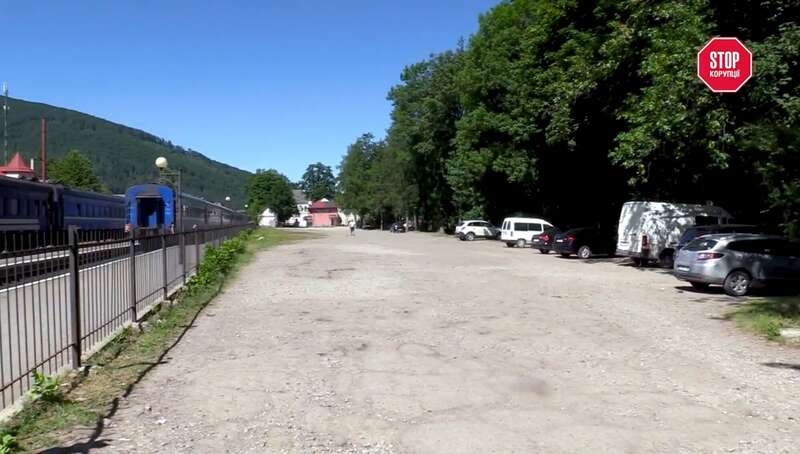 The road from the station to the center of Yaremche dqxikeidqxiuuant