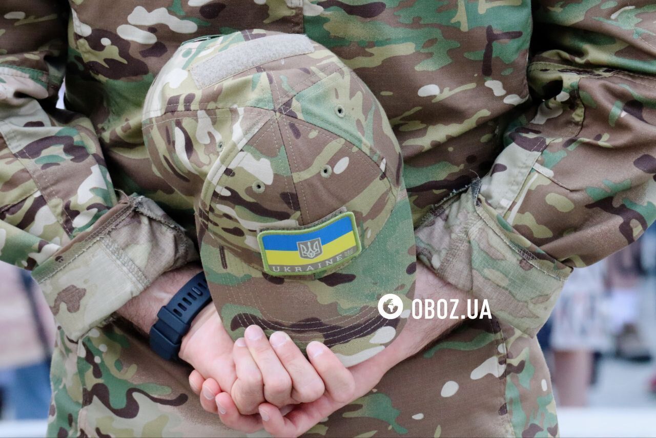 Собралось несколько сотен людей: в Киеве почтили жертв Еленовки. Фото