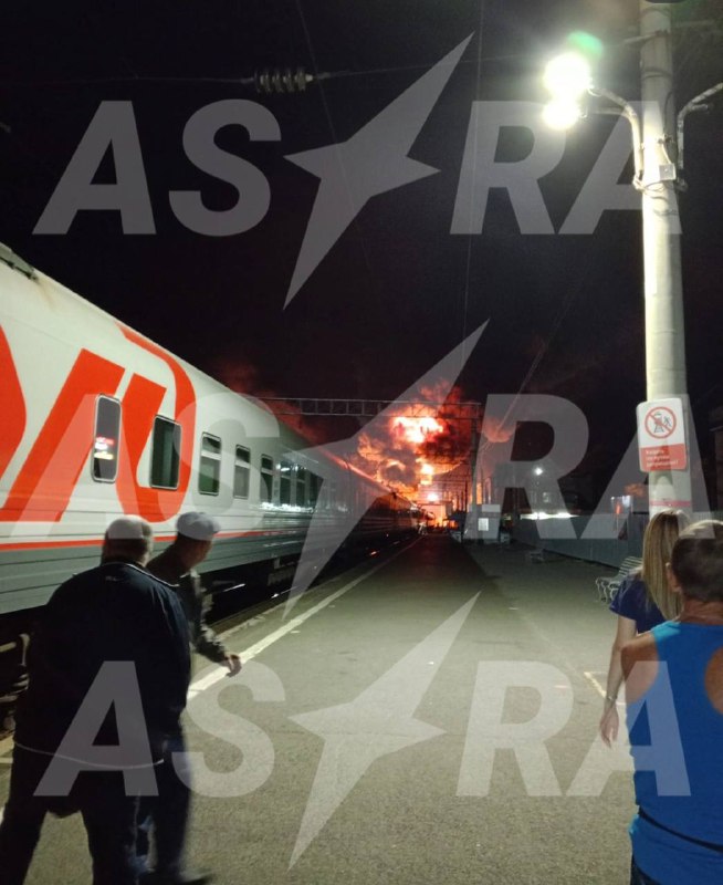В Сальске РФ остановлены поезда: после атаки дронов загорелся грузовой поезд dqxikeidqxiuuant