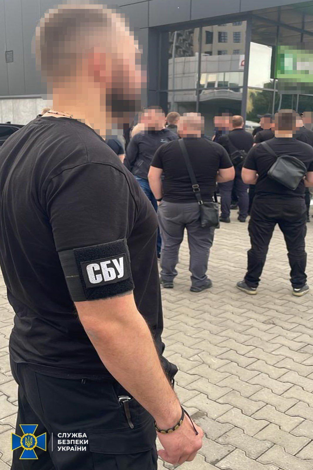 Перевіряють документи та можуть обмежити проїзд: СБУ проводить безпекові заходи в Деснянському районі Києва