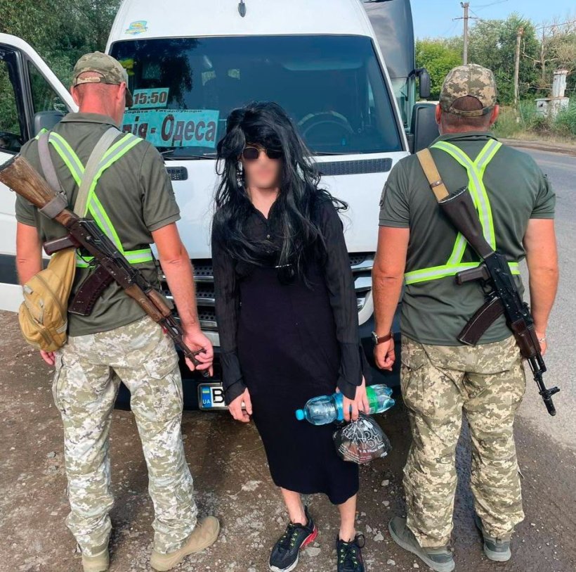 На трассе Одесса-Рени разоблачили переодетого нарушителя границы в стиле «total-black» dqxikeidqxidqrant