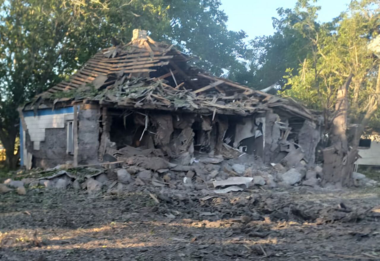 З-під завалів рятували дітей: окупанти вдарили по Дніпропетровщині, є постраждалі. Фото