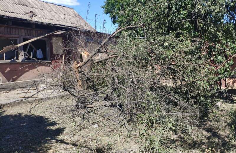 З-під завалів рятували дітей: окупанти вдарили по Дніпропетровщині, є постраждалі. Фото