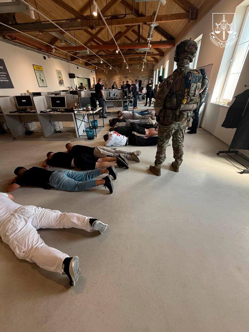 Затримано 53