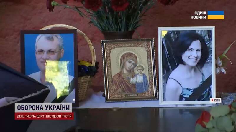 У Києві попрощалися із подружжям Осінцевих, донька яких вижила після російської атаки 31 липня. Відео dqxikeidqxidqrant
