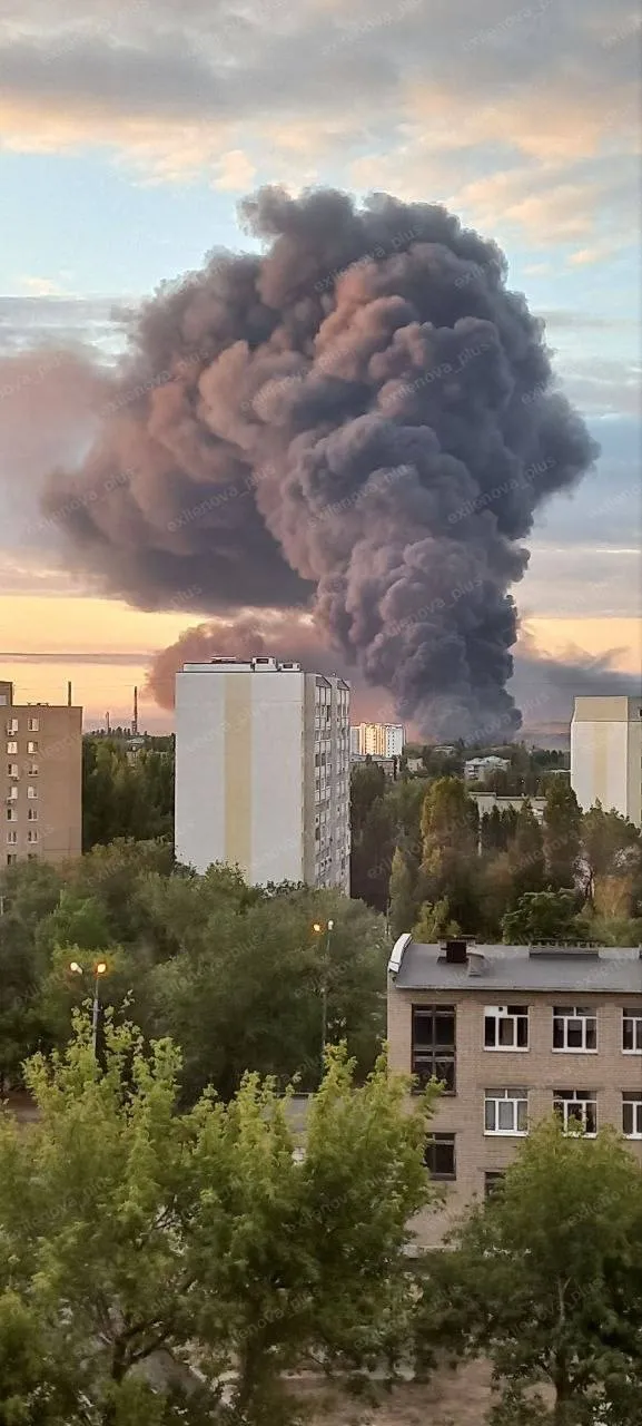 General Staff confirmed strike on Saratov Oil Refinery: explosions and fire recorded. Photos and video