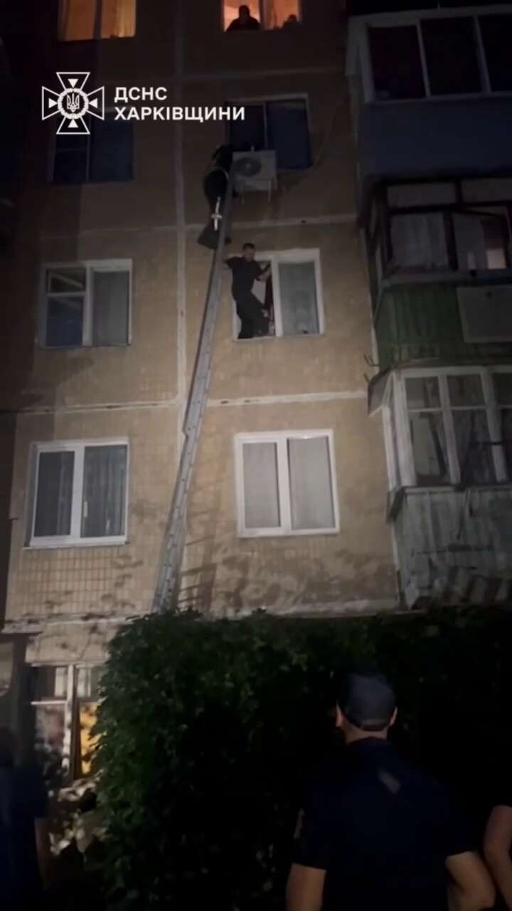 Врятував кондиціонер: у Харкові трирічна дівчинка випала з вікна п’ятого поверху і дивом врятувалася. Відео