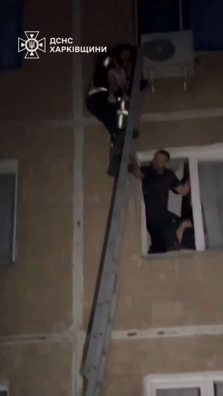 Врятував кондиціонер: у Харкові трирічна дівчинка випала з вікна п’ятого поверху і дивом врятувалася. Відео
