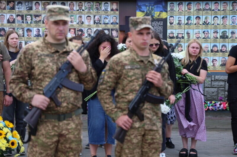 Йому назавжди буде 20: у Луцьку попрощалися з воїном-сиротою, прощальний лист якого цитував президент. Фото