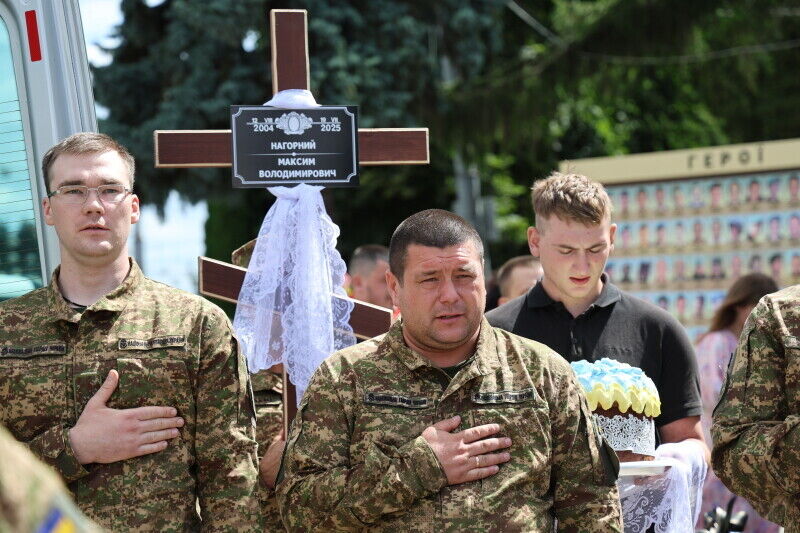 Йому назавжди буде 20: у Луцьку попрощалися з воїном-сиротою, прощальний лист якого цитував президент. Фото