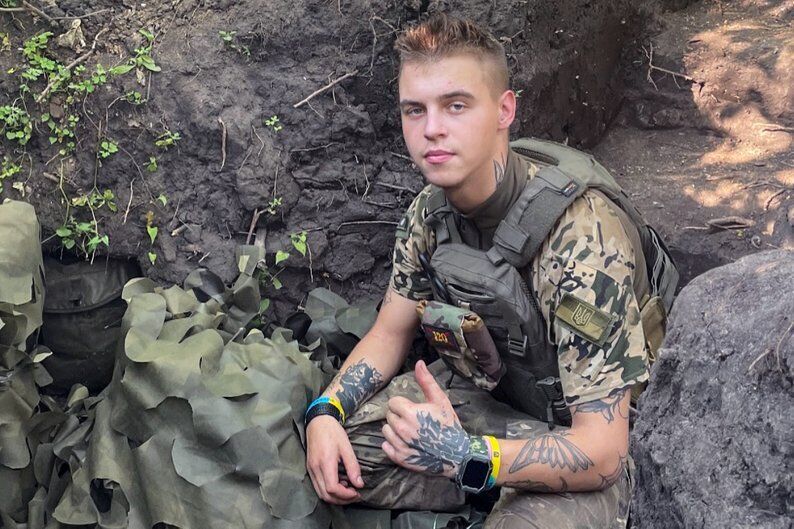 Йому назавжди буде 20: у Луцьку попрощалися з воїном-сиротою, прощальний лист якого цитував президент. Фото