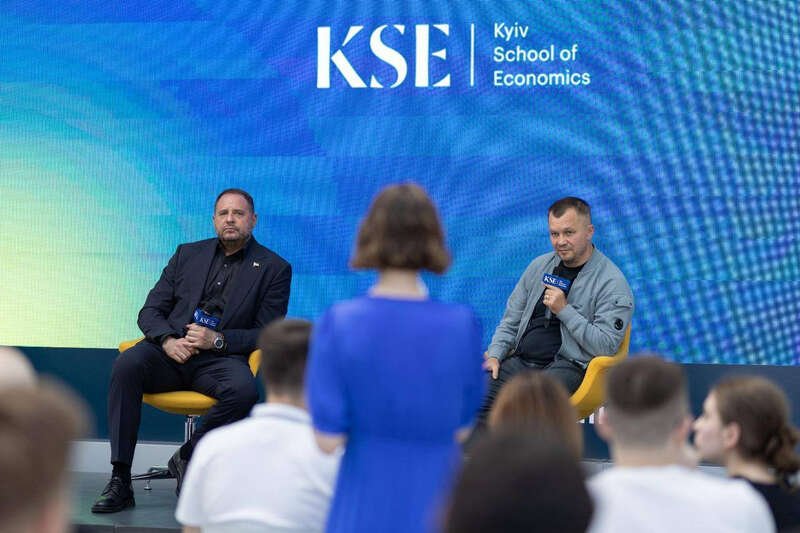 Керівник Офісу президента Андрій Єрмак та президент KSE Тимофій Милованов dqxikeidqxiqqdant