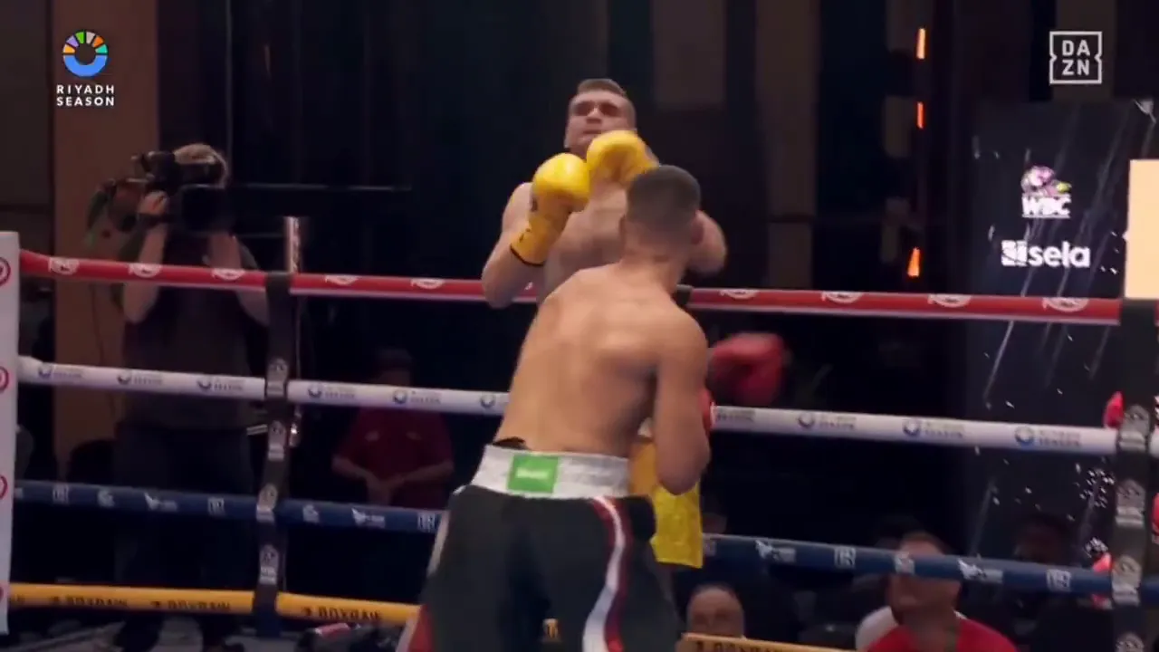 Непобежденного украинского боксера жестко нокаутировали в Саудовской Аравии. Видео dqxikeidqxiqrkant