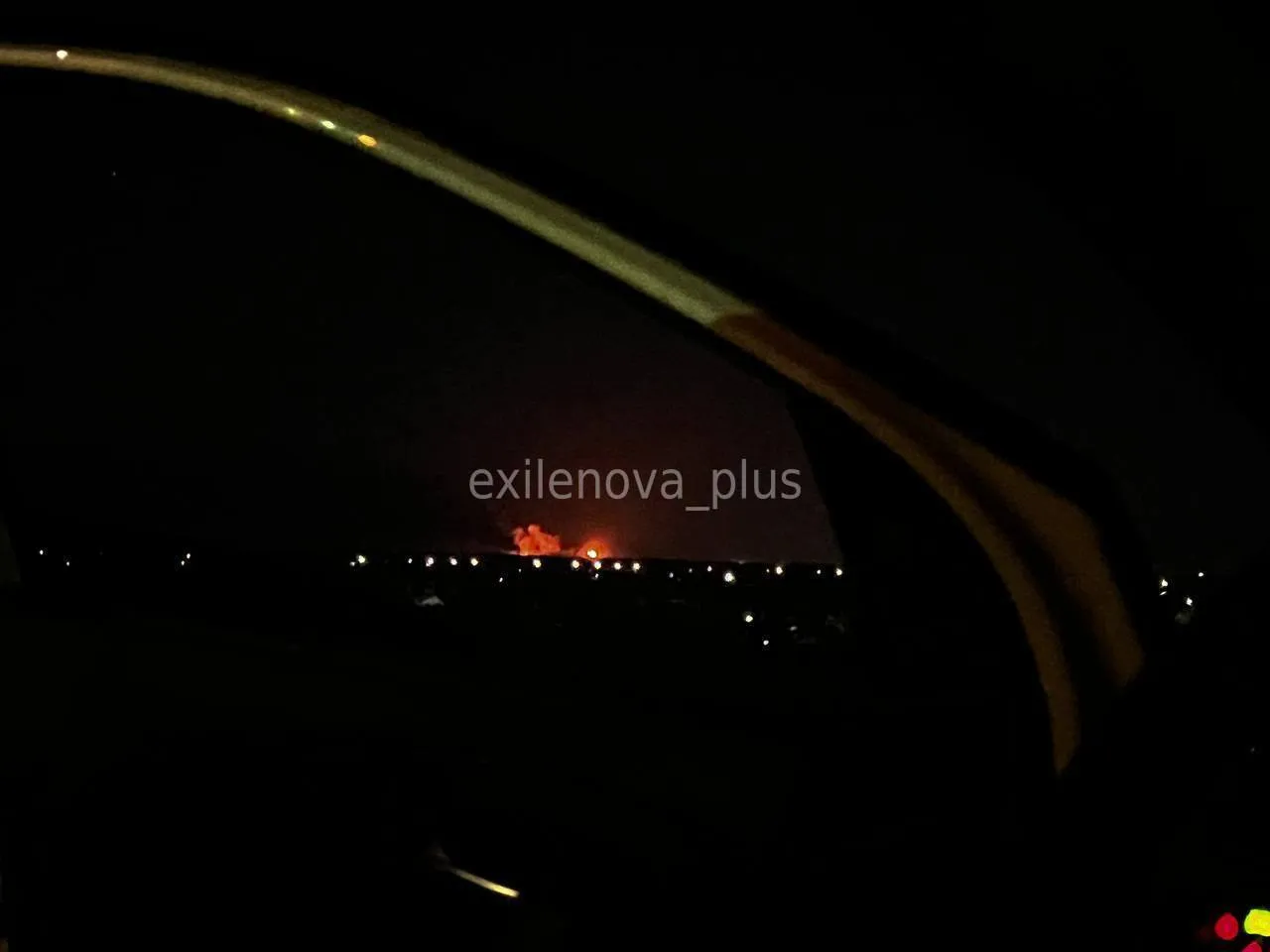 Волгоград атакували безпілотники: уражено НПЗ, спалахнула пожежа. Фото й відео