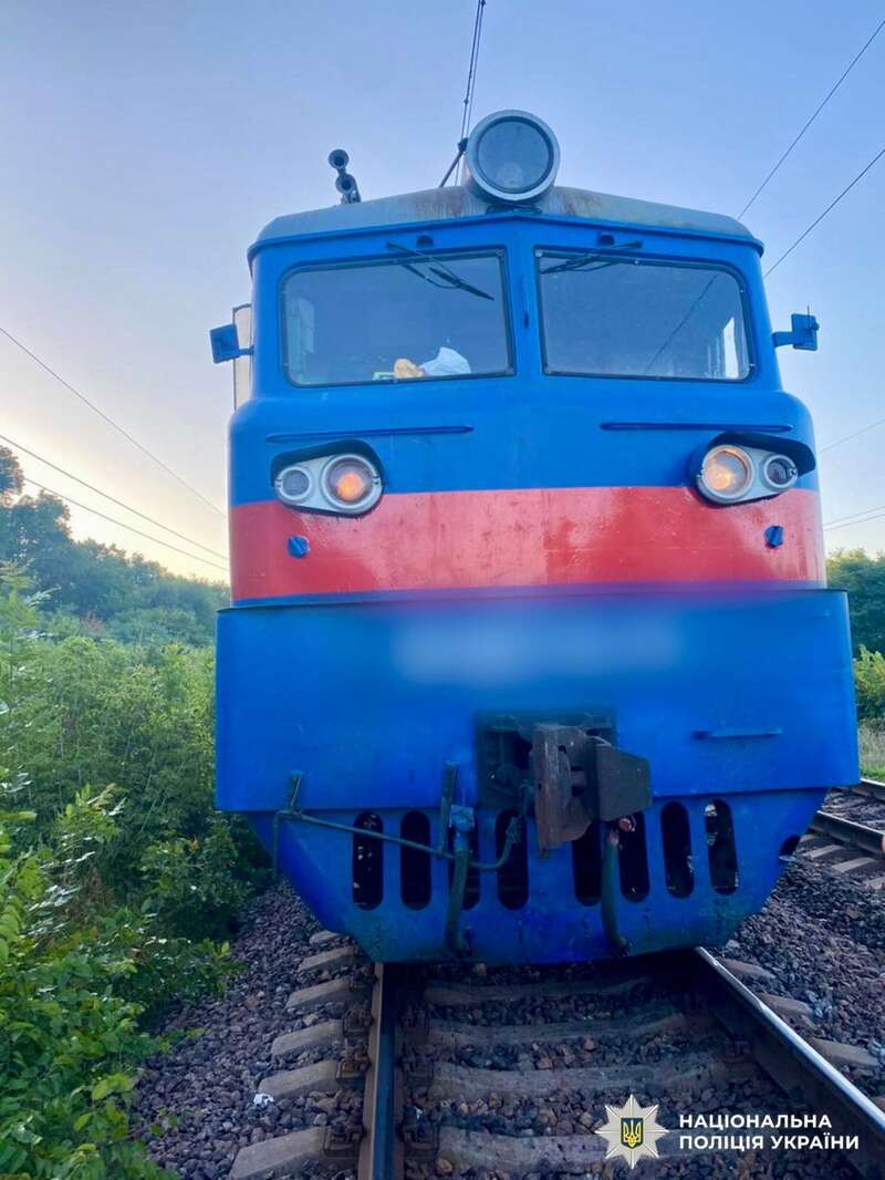 На Київщині потяг збив на смерть жінку. Подробиці трагедії та фото dqxikeidqxidqeant