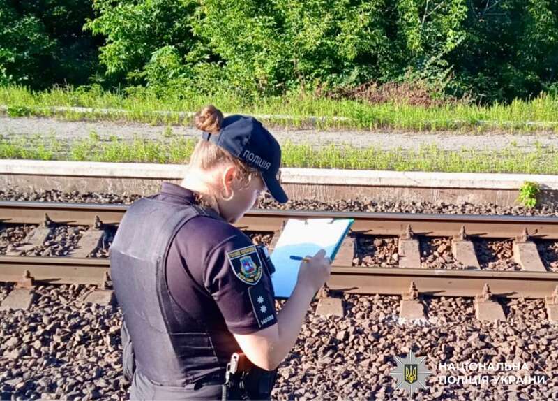 На Київщині потяг збив на смерть жінку. Подробиці трагедії та фото