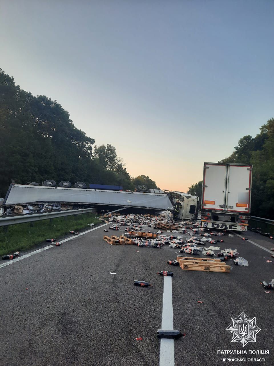 На трассе Киев-Одесса в Умани перевернулся грузовик с