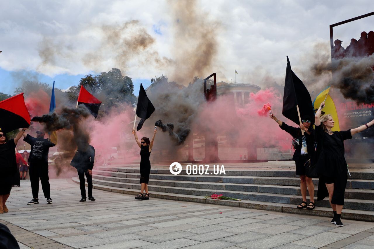 В Киеве попрощались с военным и известным художником Давидом Чичканом. Фото и видео