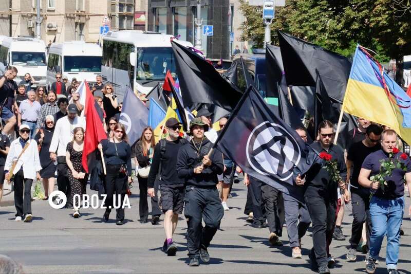 У Києві попрощалися із військовим та відомим художником Давидом Чичканом. Фото та відео