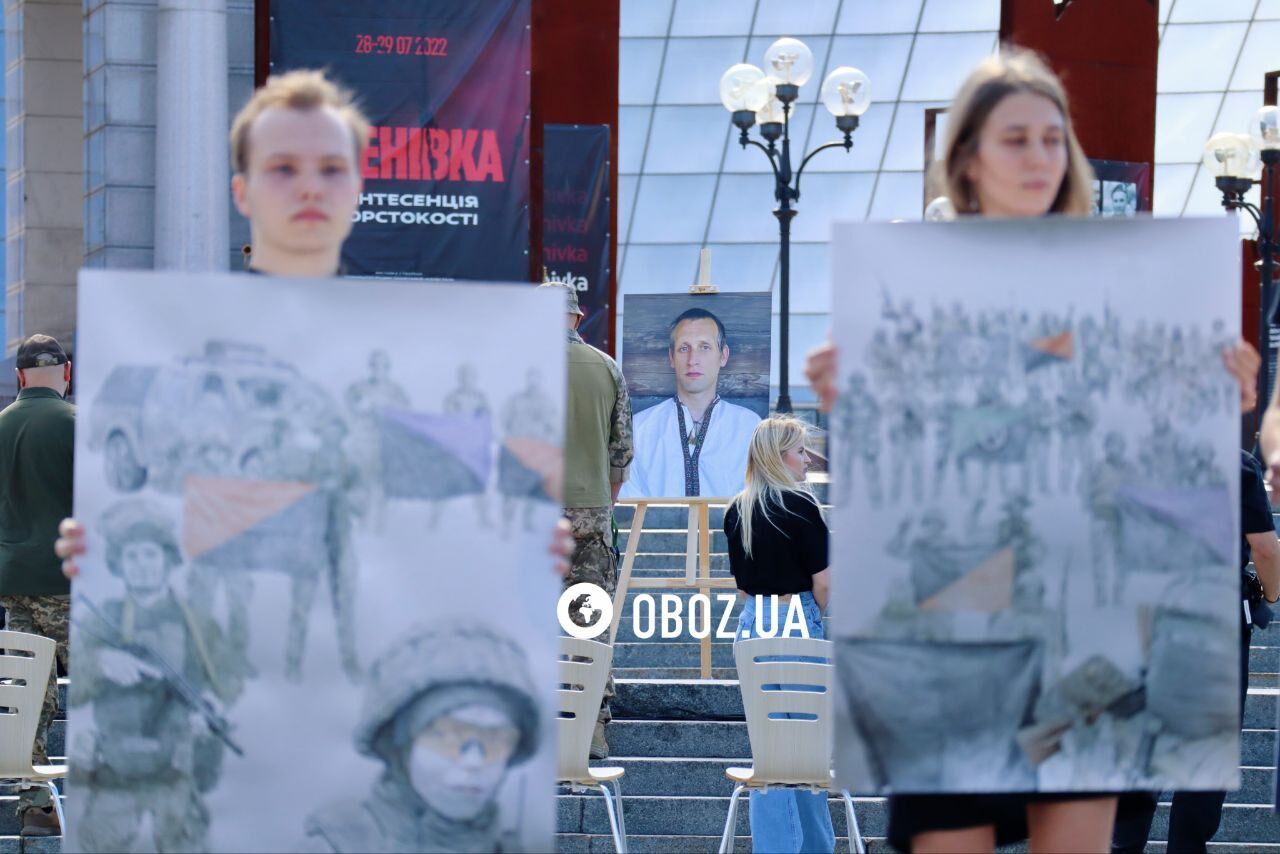 У Києві попрощалися із військовим та відомим художником Давидом Чичканом. Фото та відео