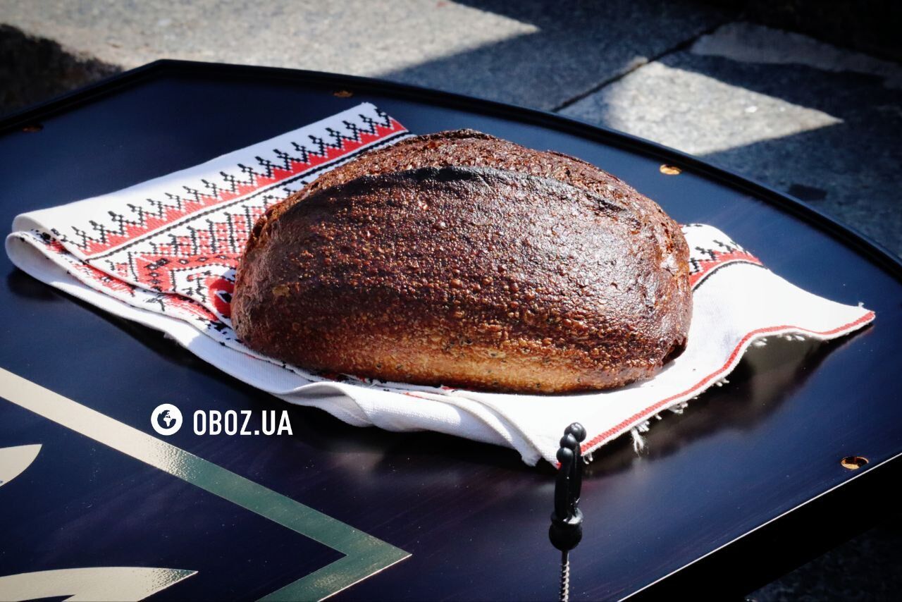 В Киеве попрощались с военным и известным художником Давидом Чичканом. Фото и видео