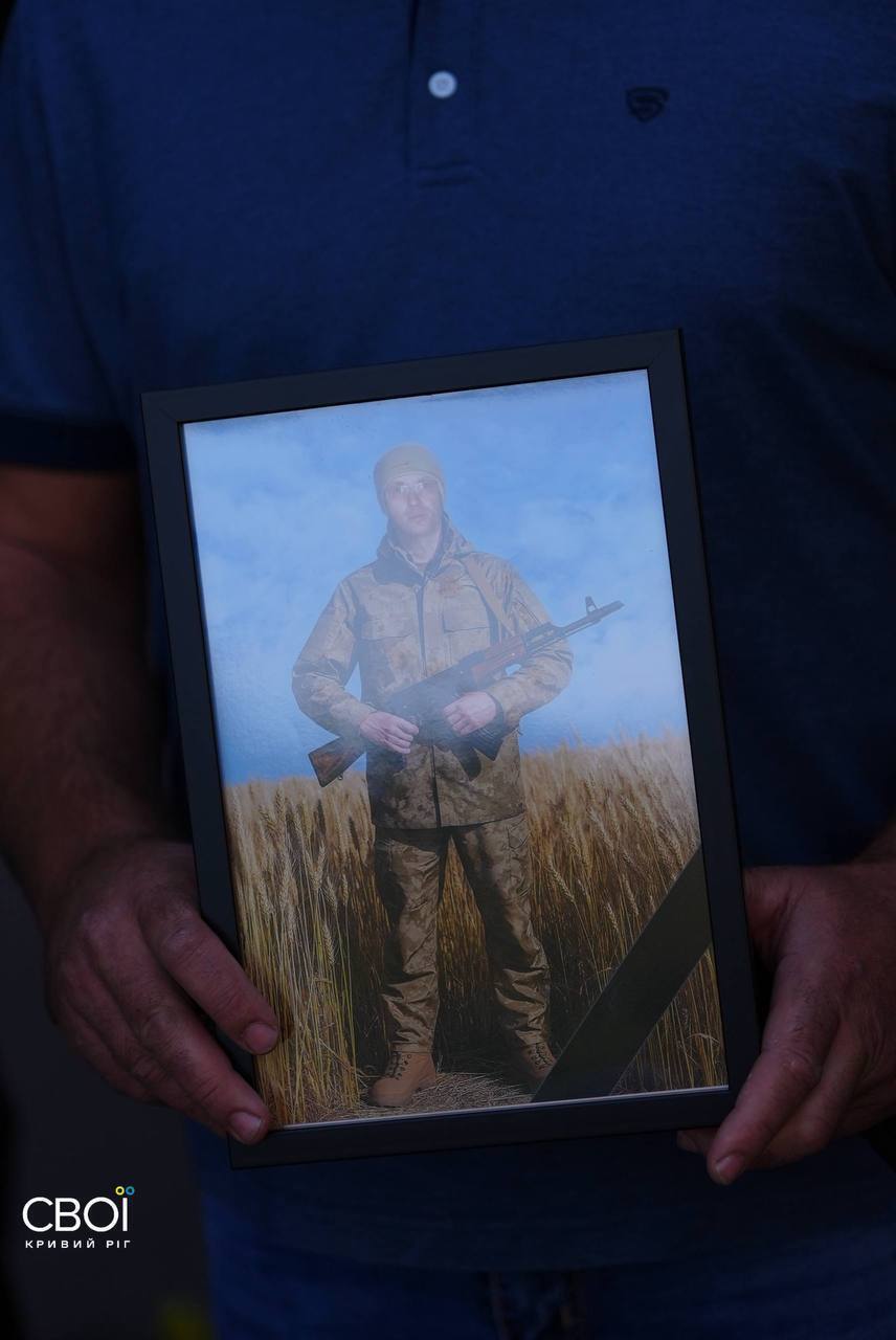 Перед загибеллю знищив майже десяток окупантів: у Кривому Розі попрощалися з захисником з бригади