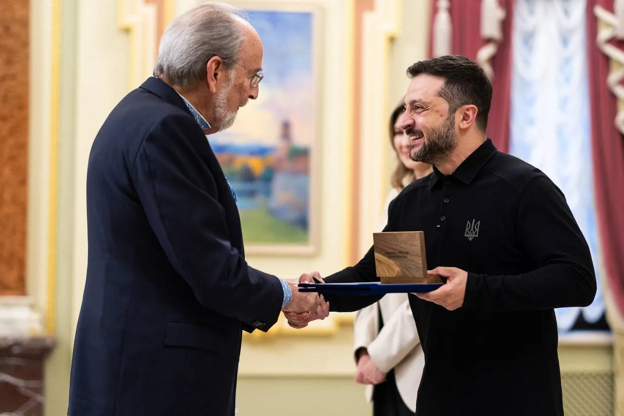 Зеленский вручил награды