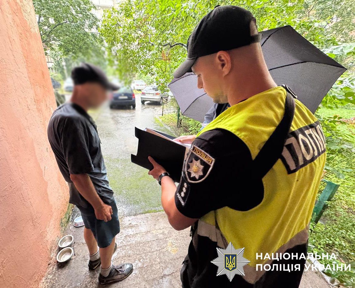 В Киеве на Оболони мужчина во дворе дома взорвал гранату. Подробности и фото dqxikeidqxidqrant