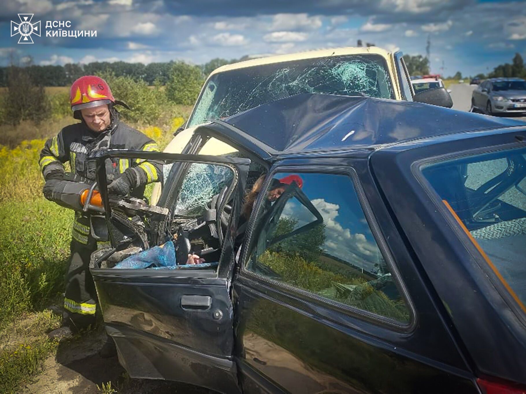 Під Києвом зіткнулись два легковики: є загиблий та постраждалий. Подробиці ДТП та фото