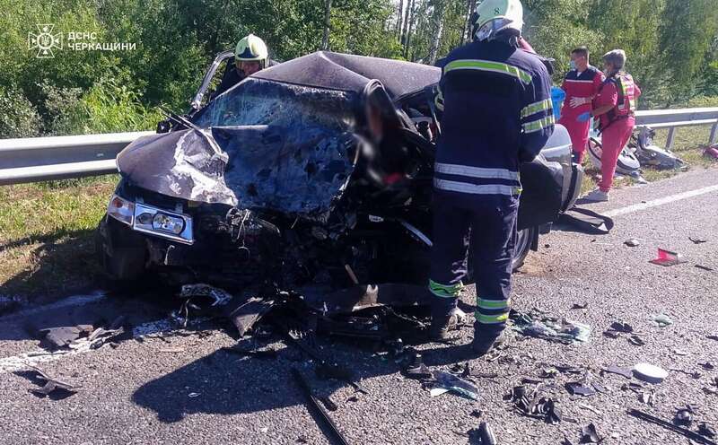 Зіткнулися два авто: на Черкащині в ДТП загинуло троє людей, постраждала дитина. Фото