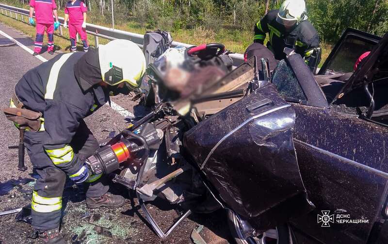 Зіткнулися два авто: на Черкащині в ДТП загинуло троє людей, постраждала дитина. Фото