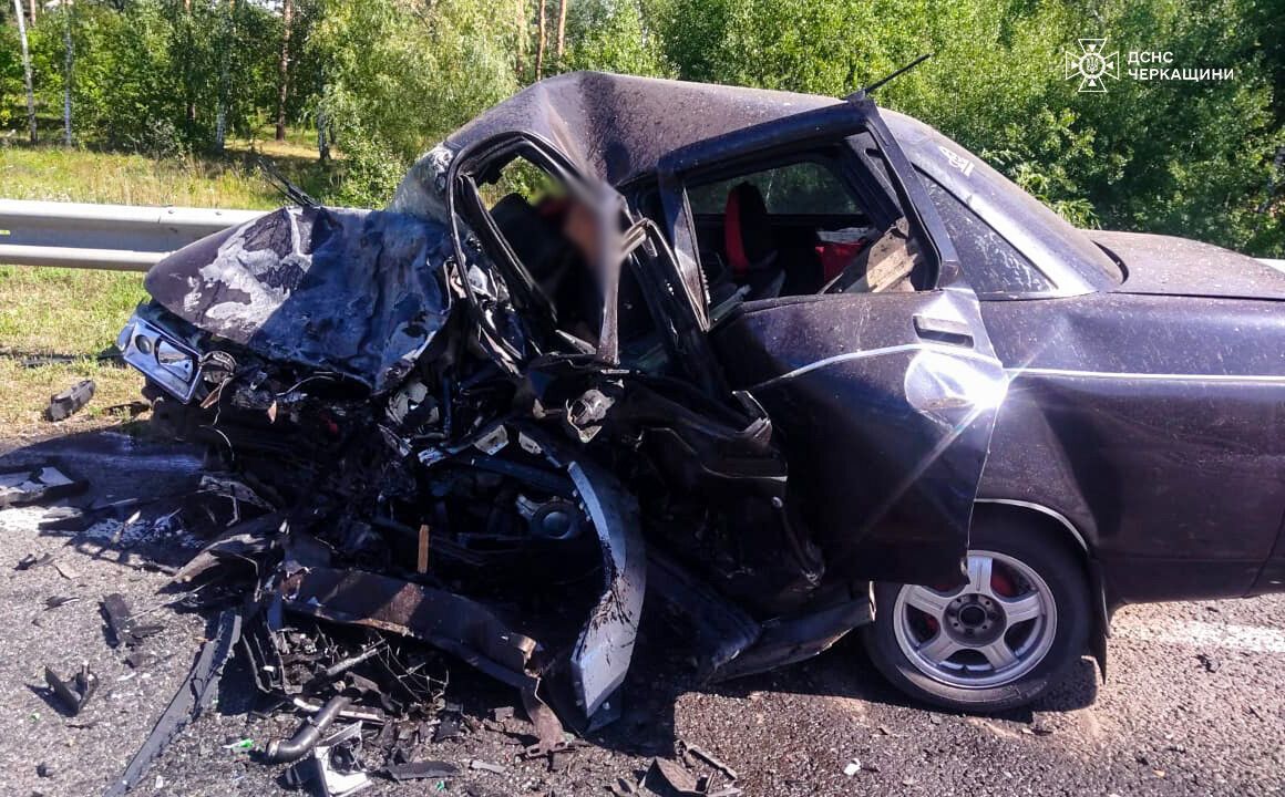 Столкнулись два авто: на Черкасчине в ДТП погибли трое человек, пострадал ребенок. Фото