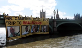 Акция напротив британского парламента