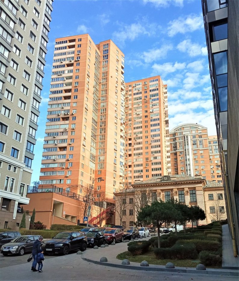 350 доларів за квадратний метр: як експодатківиця дешево купила квартири в центрі Києва