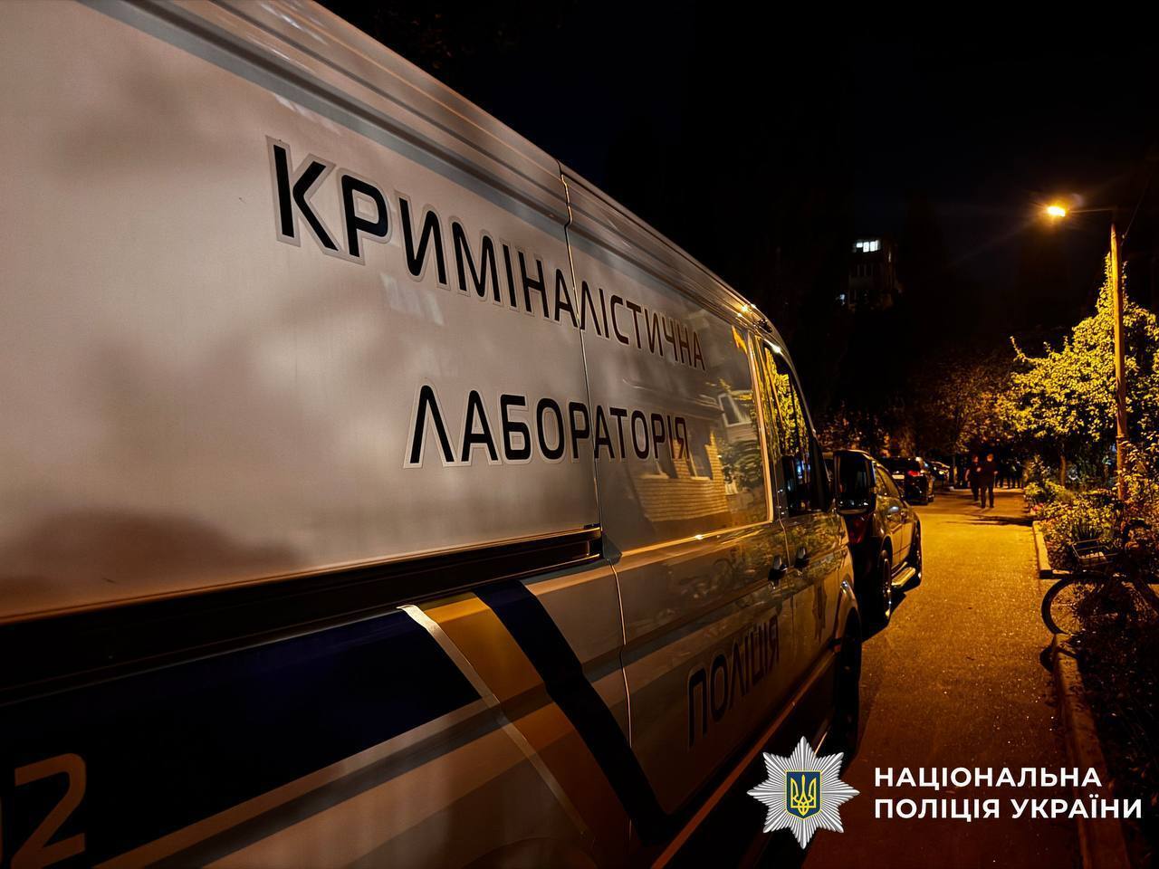 Тела обнаружили в арендованной квартире: в Киеве полиция расследует убийство женщины и ее 14-летней дочери. Фото