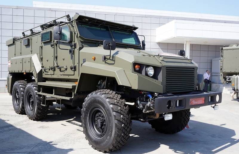 На Донеччині пілоти FPV-дронів вполювали ворожу бронемашину  dqxikeidqxiqthant