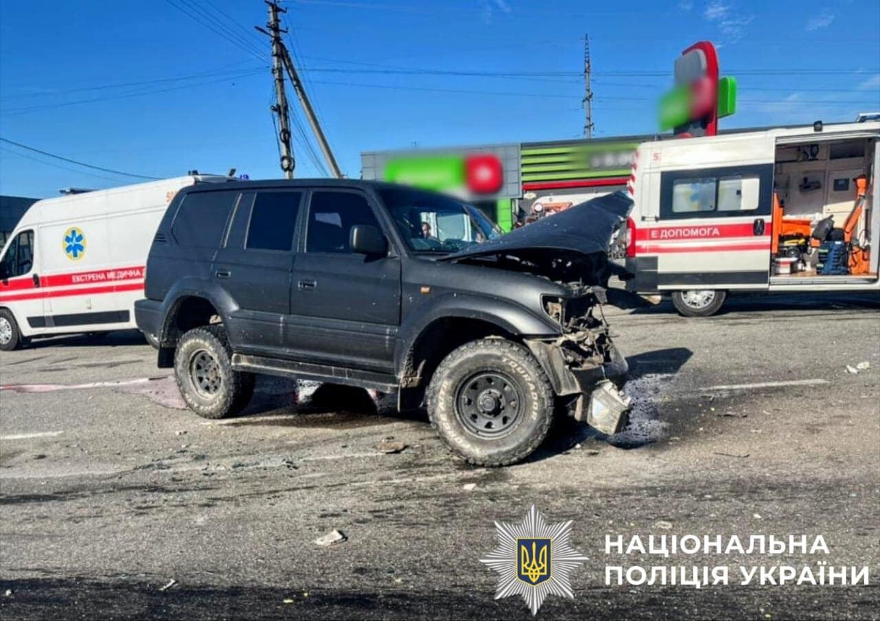 На Київщині сталась аварія за участі двох легковиків: постраждало п’ять осіб. Подробиці та фото