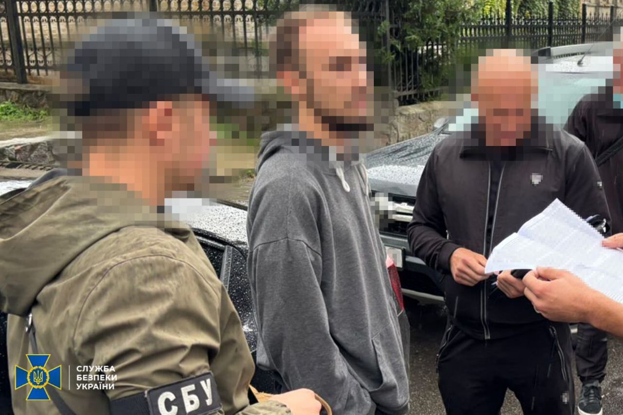 До Румынии за €8 тыс.: в Украине ликвидировали еще 11 схем перемещения уклонистов за границу. Фото