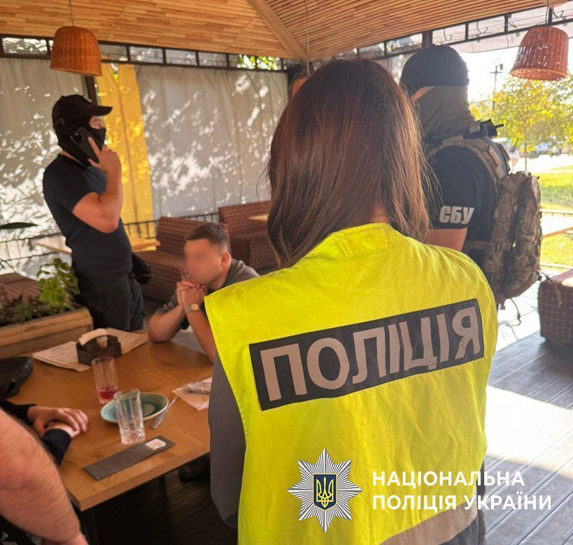 До Румынии за €8 тыс.: в Украине ликвидировали еще 11 схем перемещения уклонистов за границу. Фото
