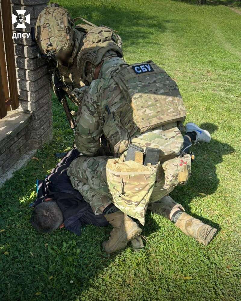До Румынии за €8 тыс.: в Украине ликвидировали еще 11 схем перемещения уклонистов за границу. Фото